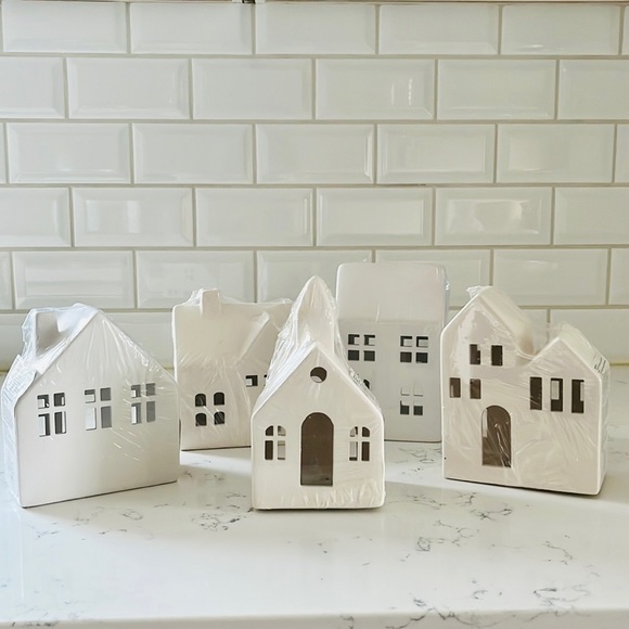 White Ceramic Split Level Light Up House - Picture 9 of 10